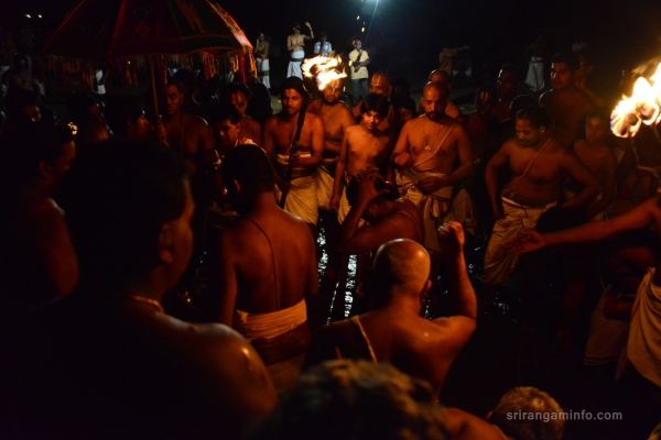 srirangam chinna perumal theerthavari3